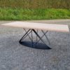 Table de salle à manger avec pied central ellipse en métal