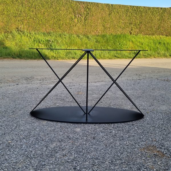 Pied de table central en forme d'ellipse en acier thermolaqué