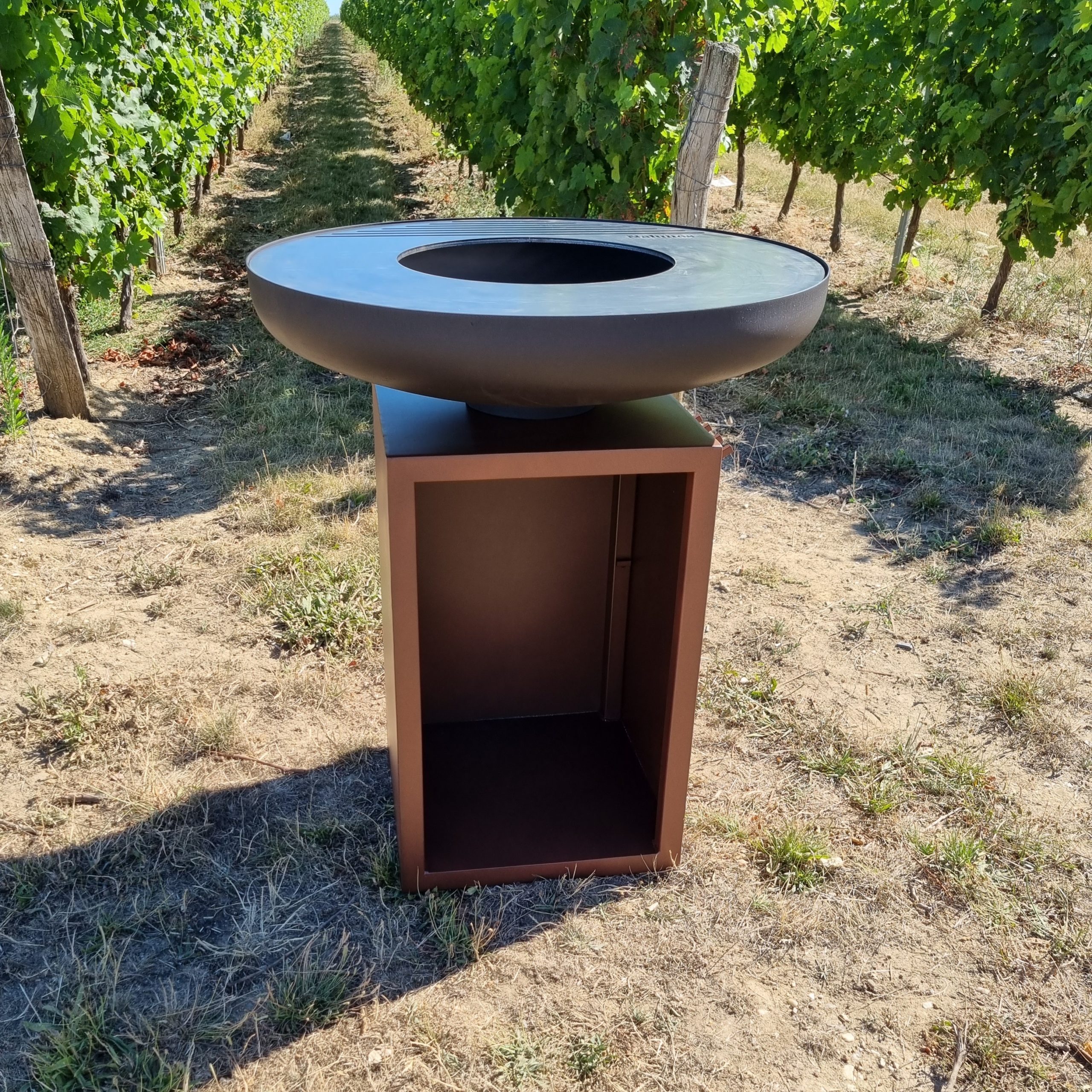 Brasero Rond avec un meuble rouille
