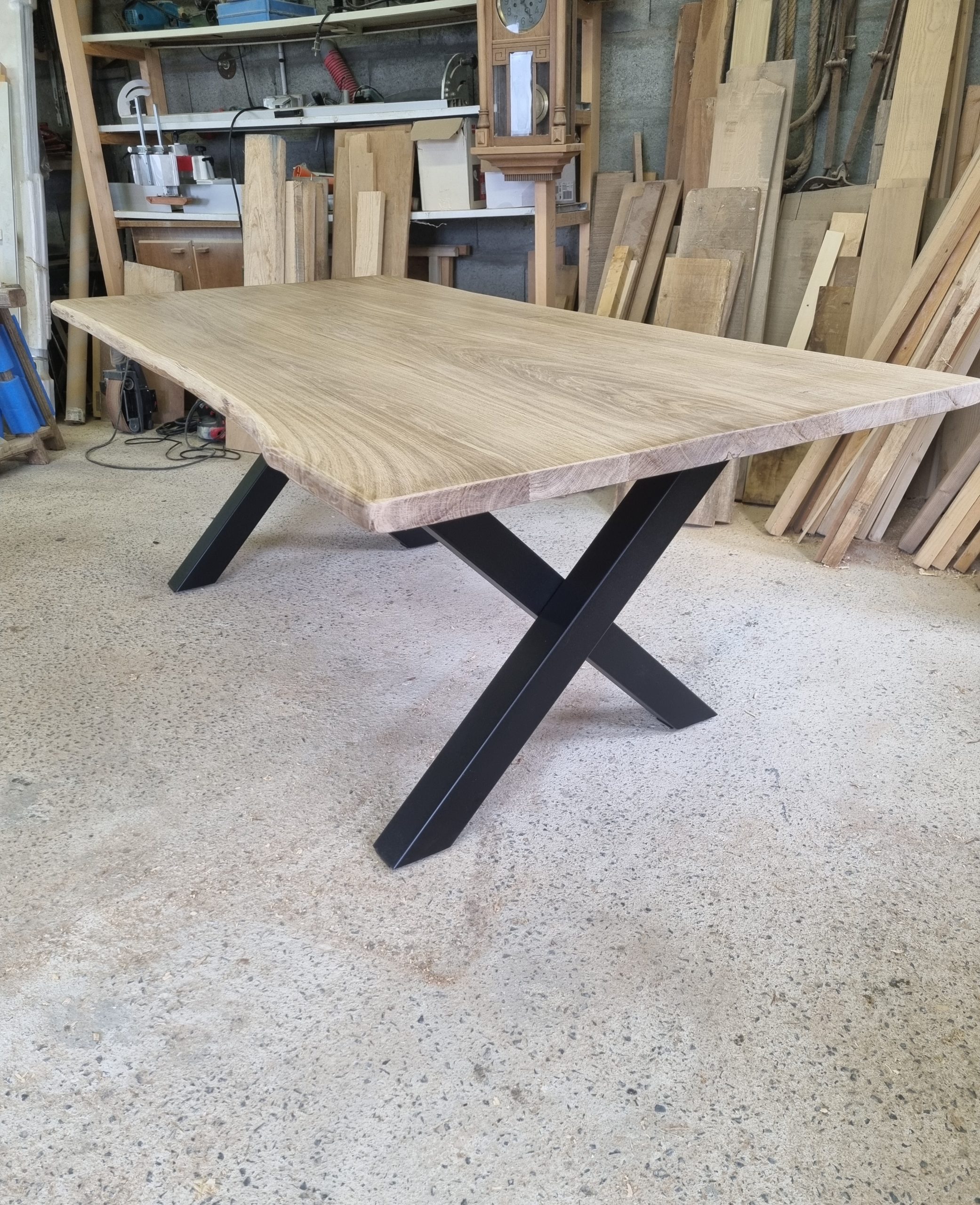 pied en croix pour table de repas