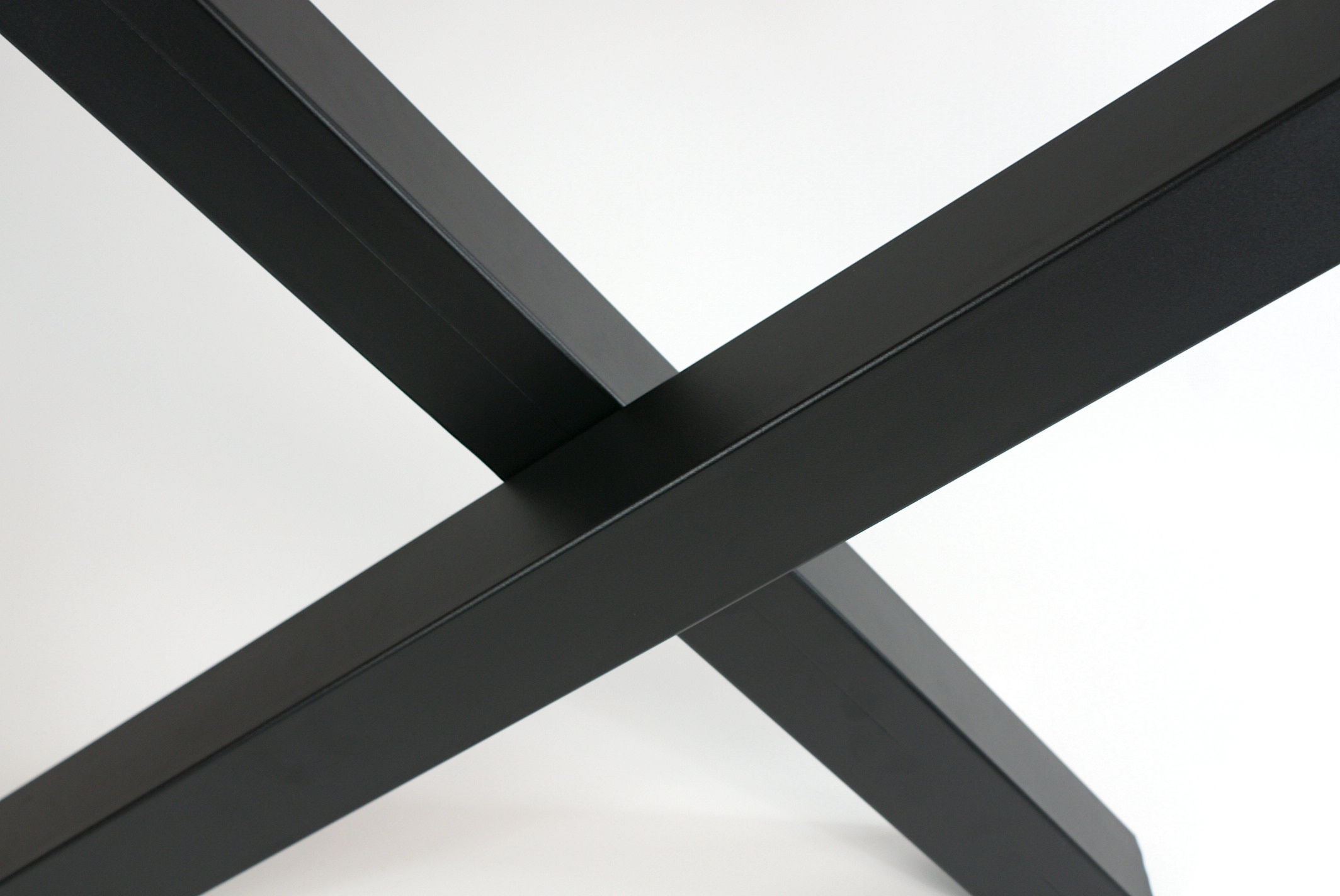 pied en croix pour table de repas
