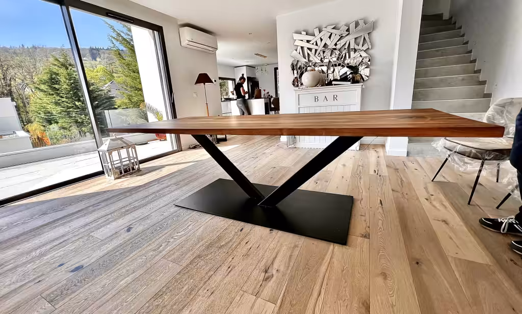 pied central v pour table de repas