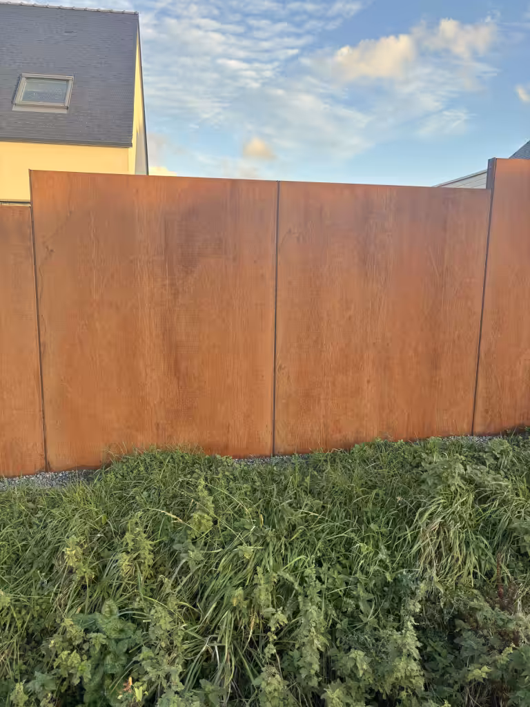 panneau / brise vue en acier corten sur mesure